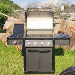 PRO SERIES 4 BURNER GRILL WITH COVER AND TANK