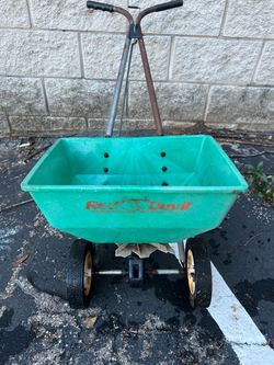Red Devil Lawn Fertilizer Seed Spreader