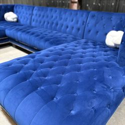 Beautiful Double Chaise Sectional Need Gone Asap $450 FREE DELIVERY 