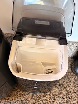 Ice maker nugget machine