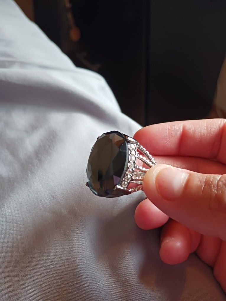 LIA SOPHIA RING'S & SIZE 8-9.......😁😍