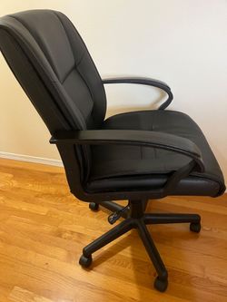 *Beautiful Like New Office Chair * Faux Leather Adjustable Swivel