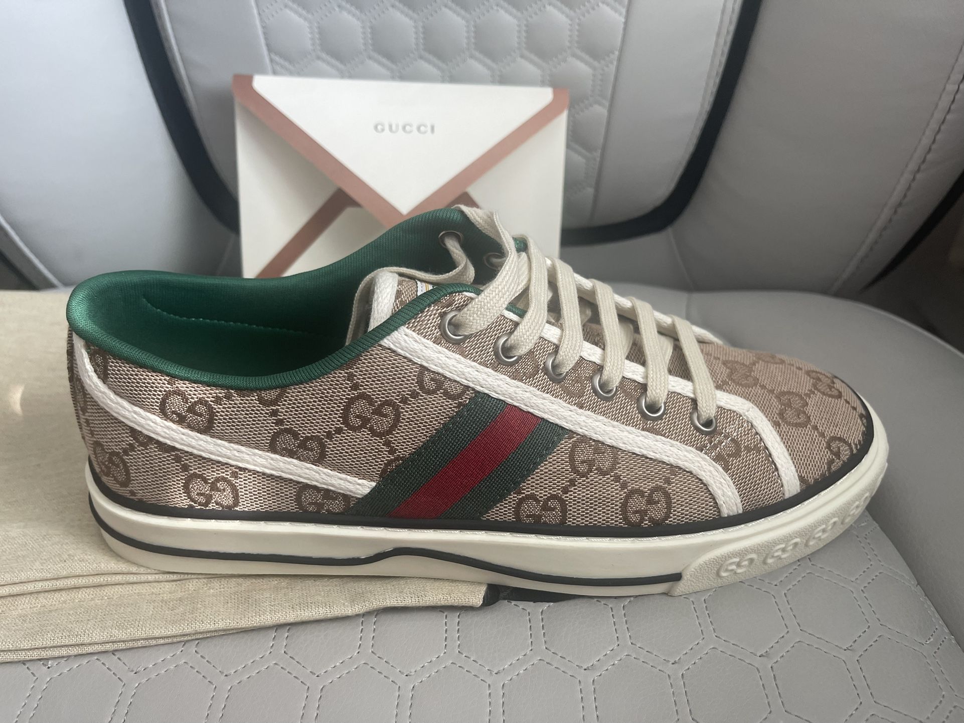 Gucci, Size 7(41)