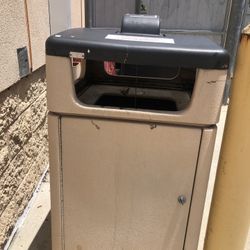 Smoker’s Garbage Bin