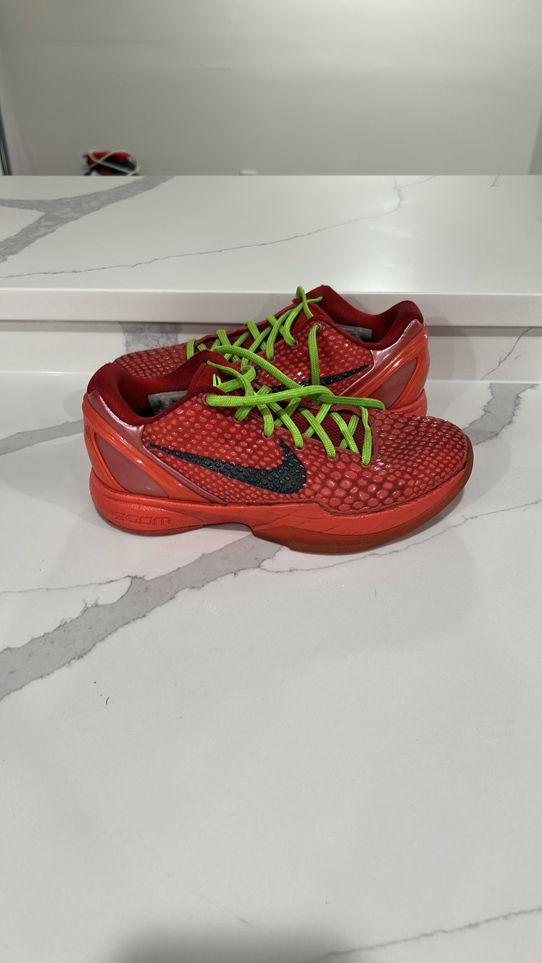 Kobe 6 Reverse Grinches Size 5.5