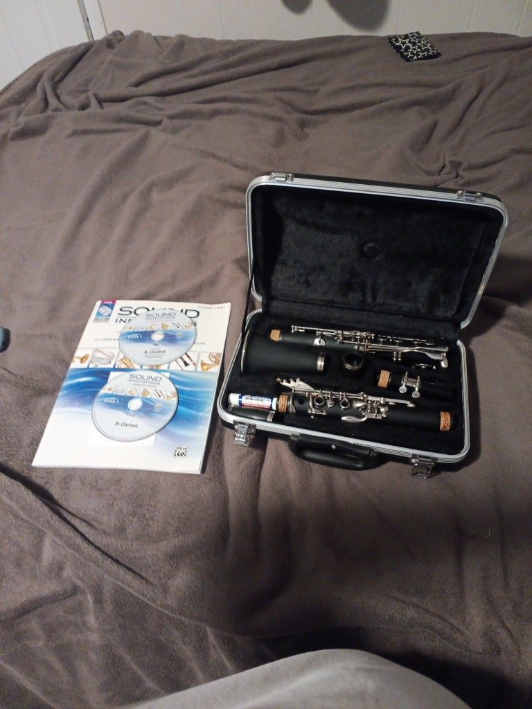 Clarinet With Study Book And DVDs