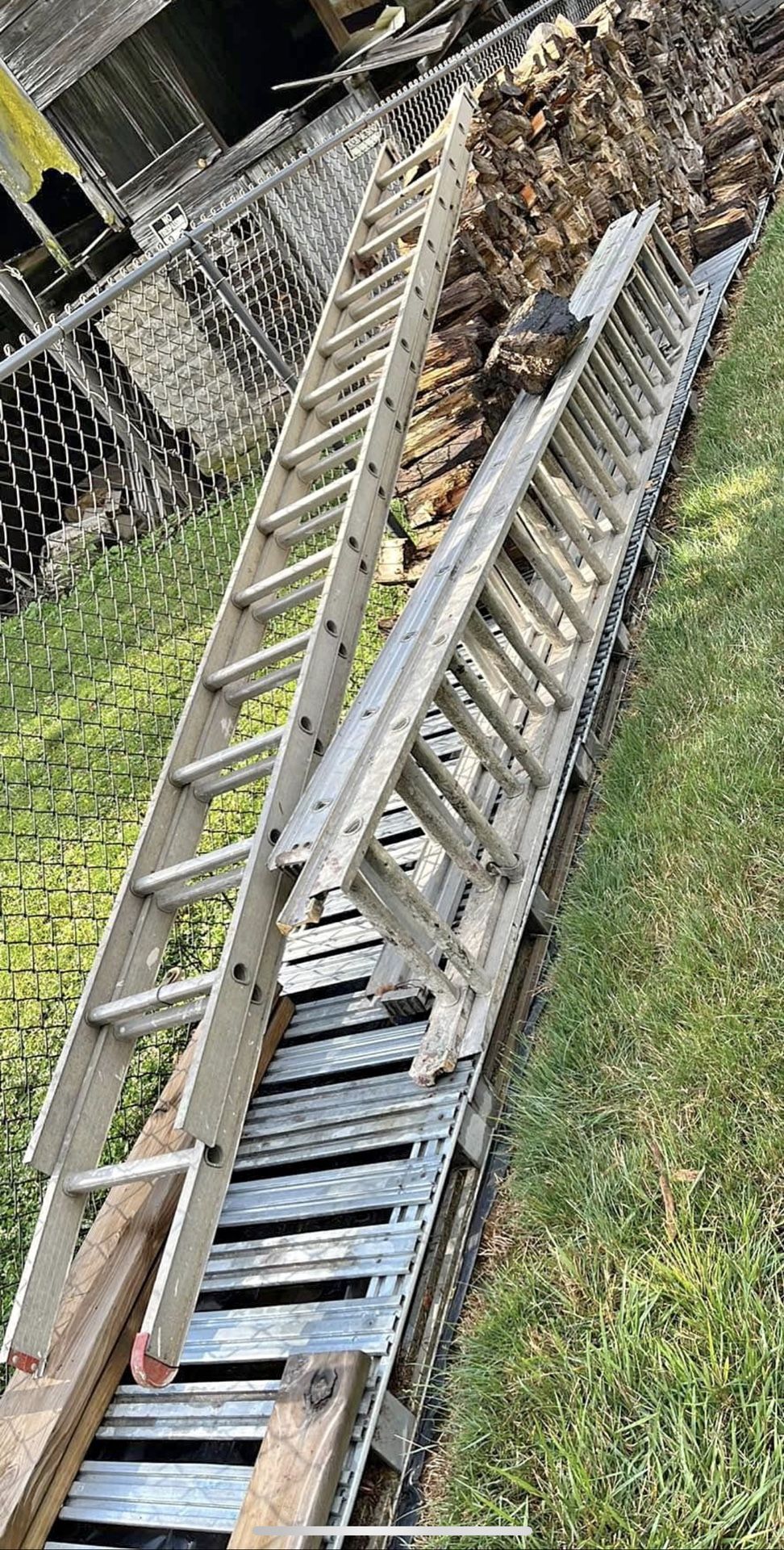 3 Extension Ladders 2 28ft / 1 26 Ft