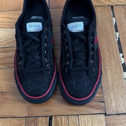 Gucci used size 7 women no box 