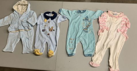 4 Baby Onesies Size Newborn - 9mo