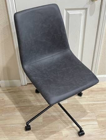 Brand New Desk Chair Gray Distressed Vegan Leather Rolling Office Chair