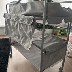 Sweeby Portable Changing Table 