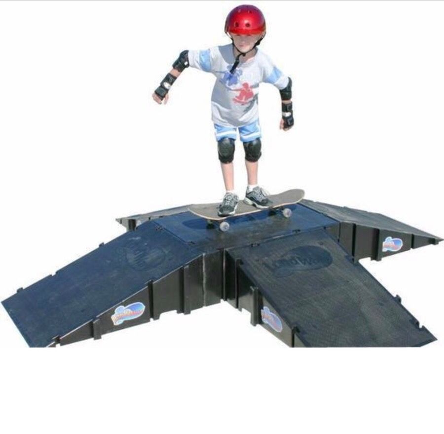 Landwave Skateboard Ramp Kit with Four Ramps and One Deck, 2 Skateboards & 1 set child’s knee pads