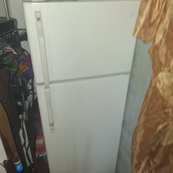 Refri  10.5. For One Person. Ex Cond