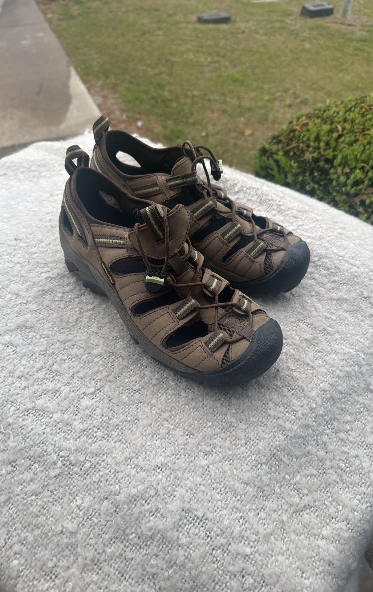 Keen Waterproof 8.5 Hiking Shoes