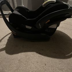 Chicco KeyFit 35 Infant Car Seat – Excellent Condition!