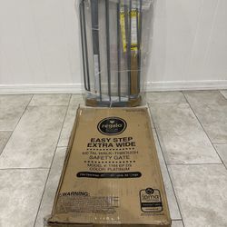 Extra Wide Pet Gate / Baby Gate - Dits Openings 29” - 49”