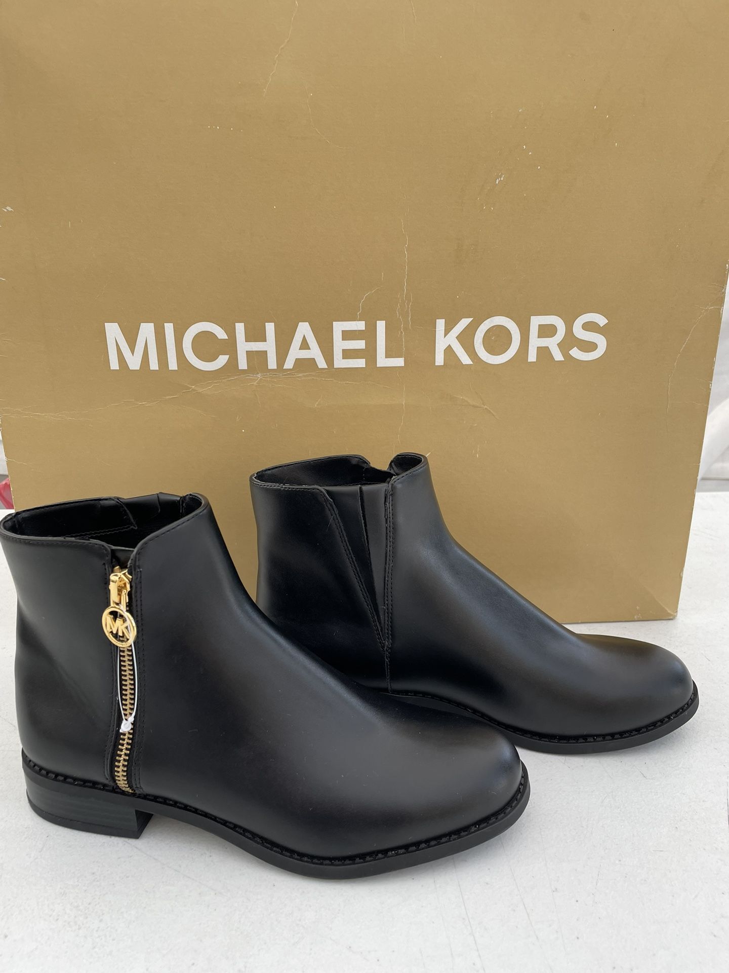 Michael Kors heel ankle boots- Women's - Black/Brown size 7 NEW serious inquiries only  Pick up location in the city of picó Rivera 