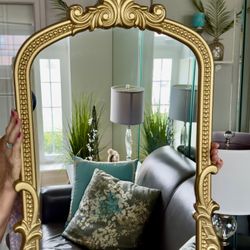 BEAUTIFUL GOLD MIRROR 20W X 28H