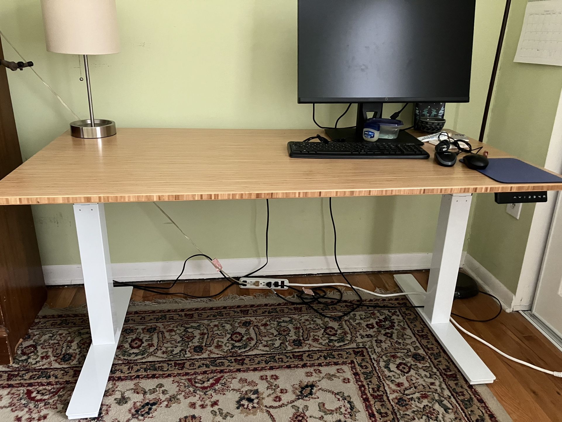 Standing Desk. Invaded Ergonomics