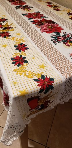 Beautiful Vintage Christmas Table Cloth