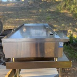 Dukers DCGM48 48" Commercial Propane Flat Top Griddle – 4 Burner