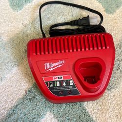 Milwaukee M12 Battery Charger 