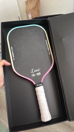 Luzz pickleball paddle
