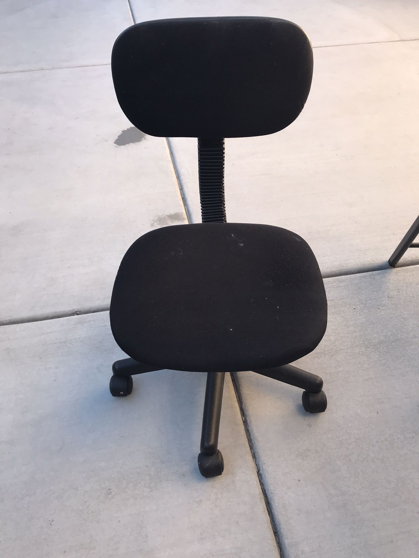 Non-adjustable kids chair