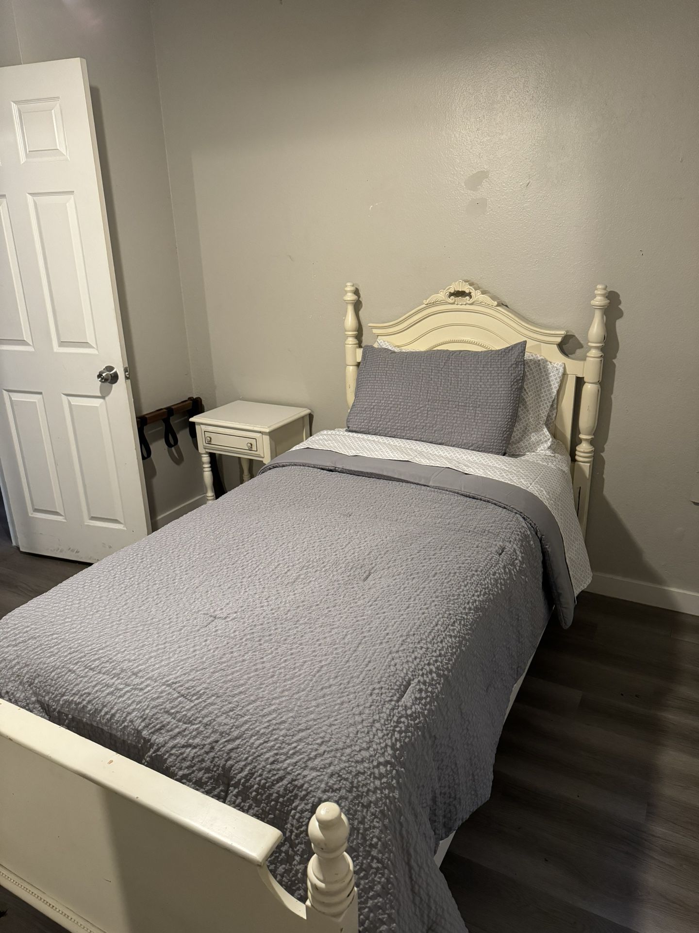 Twin Bed And Mattress 