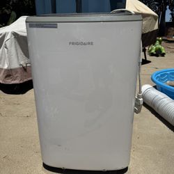 $75 Frigidaire Rolling AC Unit. BTU 8000