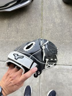 Mizuno fast pitch / Slow Pitch Softball glove 12.5 Inches