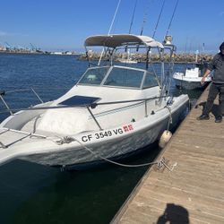21’ Sea Ray walking around boat 
