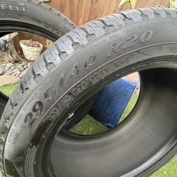 2 Pirelli All Season used Tires Size:295/40/R20