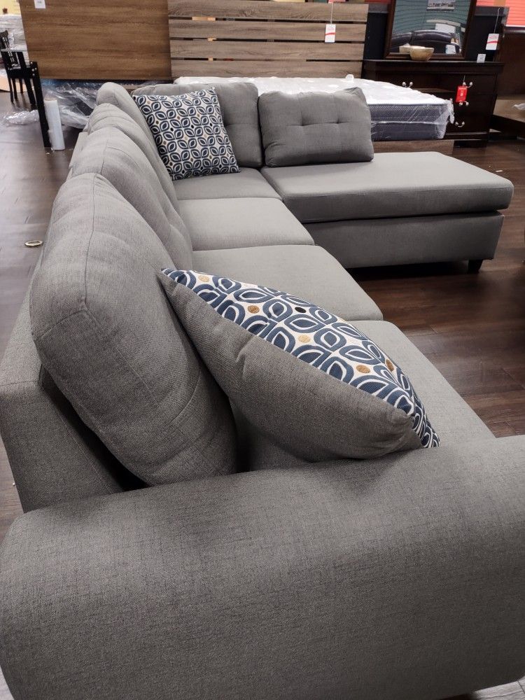 New Sectional Sofa With Reversible Chaise Lounge 110x 70