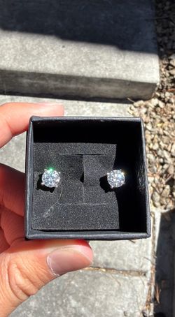 D-VVS1 GRA Certified Moissanite Stud Earrings - 925 Sterling Silver