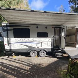 2018 Keystone Outback Ultra Lite URS240