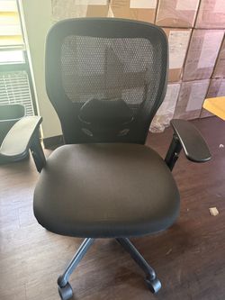 Black Mesh Back Office Chair with Armrests
