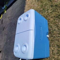 Rubbermaid Cooler