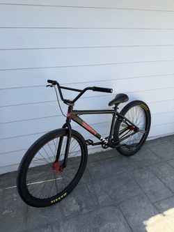 throne goon black/red