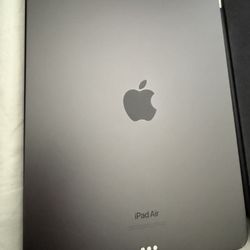 256GB iPad Air (5th Generation - Case Included) Rarely Used In Excellent Condition