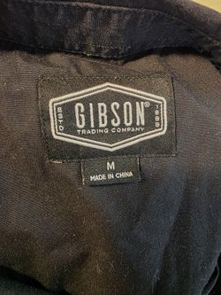 Gibson training company men's size, medium pearl, snap button up