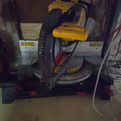 Flexvolt 120v Double Bevel Mitersaw With Plug Attatchment