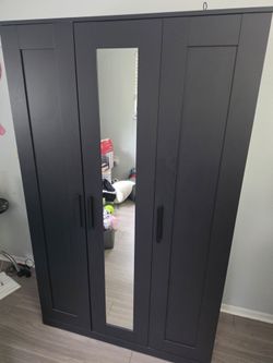Closet Negro de 3 Puertas con Espejo