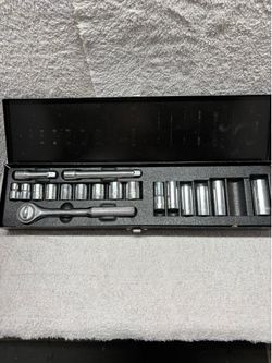 Metric socket set