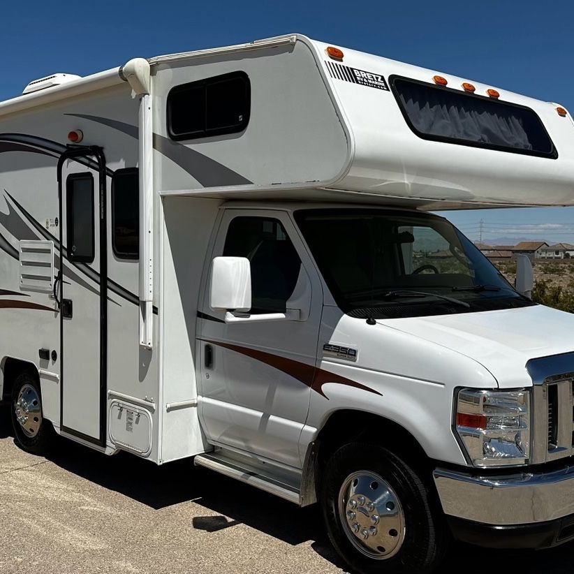 2014 Coachman Freelander 19FT Low Miles