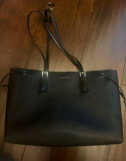 Micheal Kors purse.  Black.  Great condition. $15