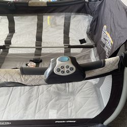 Graco Pack N Play w/ Changing Station & Vibrating Carrier