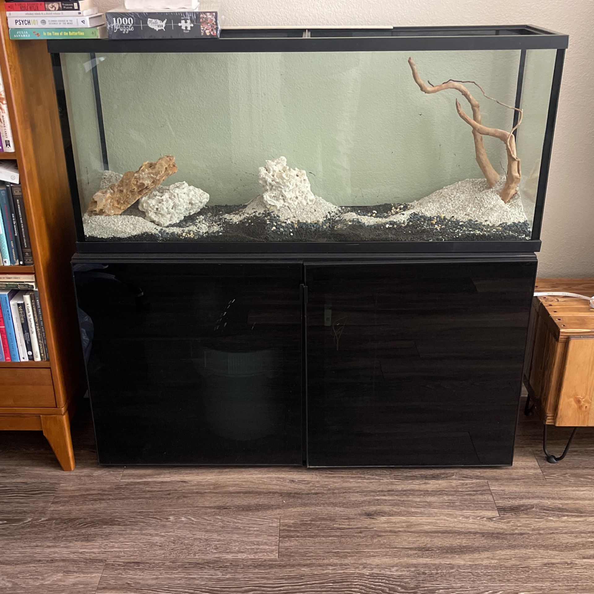 Fish tank + Stand + Accesories