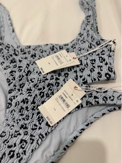 Good American Light blue Leopard Medium