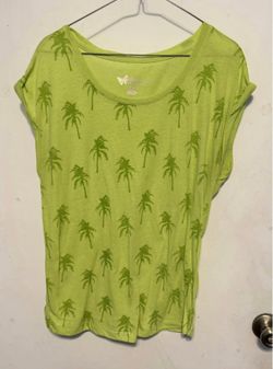 Women’s T Shirt size L